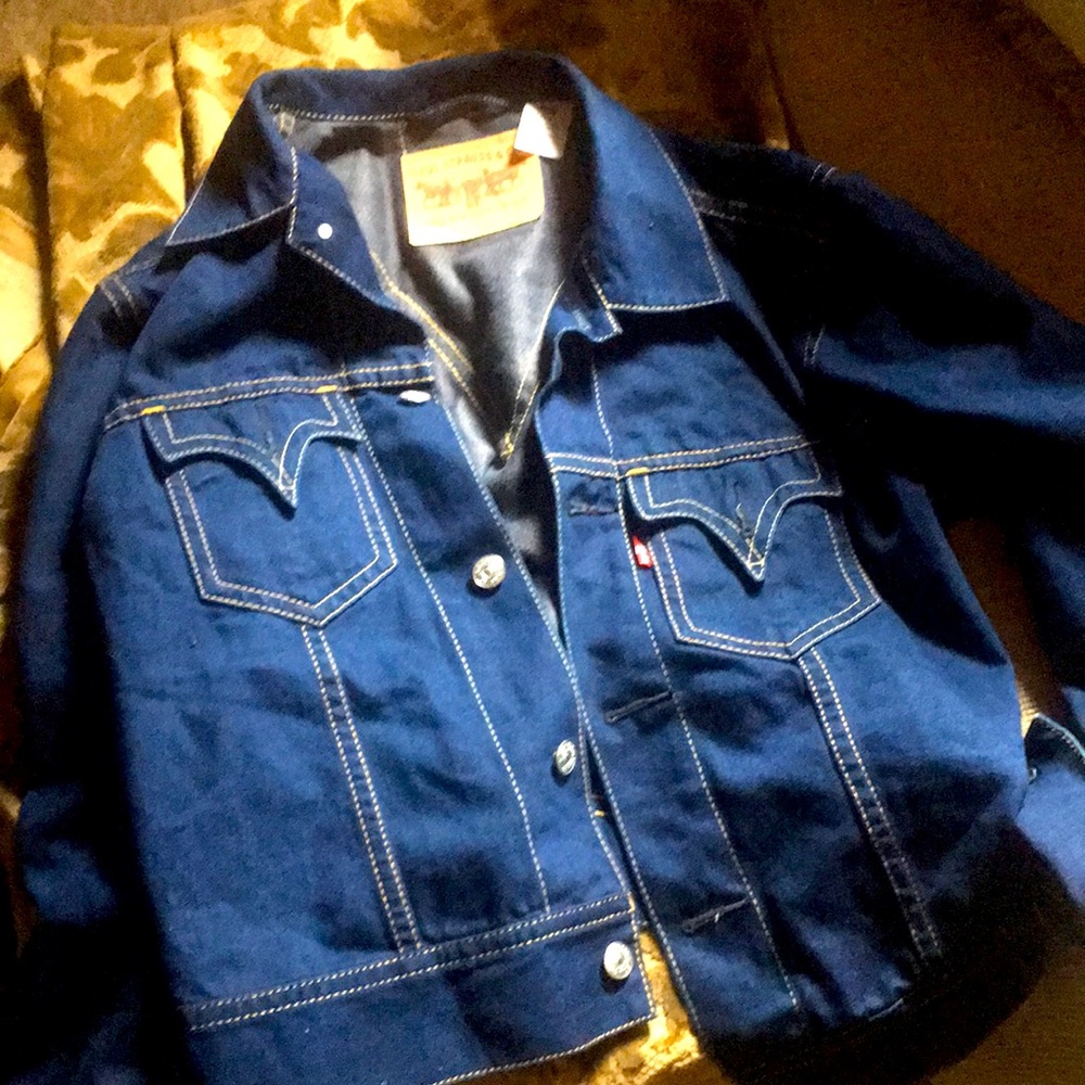 - Levi’s ✨Jean ICONIC Jacket